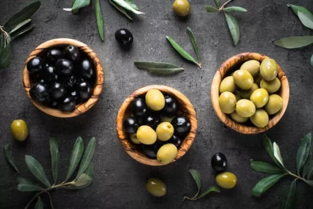 Czy pies może jeść oliwki? Poznaj zasady bezpieczeństwa i zdrowia pupila Czy pies może jeść oliwki? Poznaj zasady bezpieczeństwa i zdrowia pupila